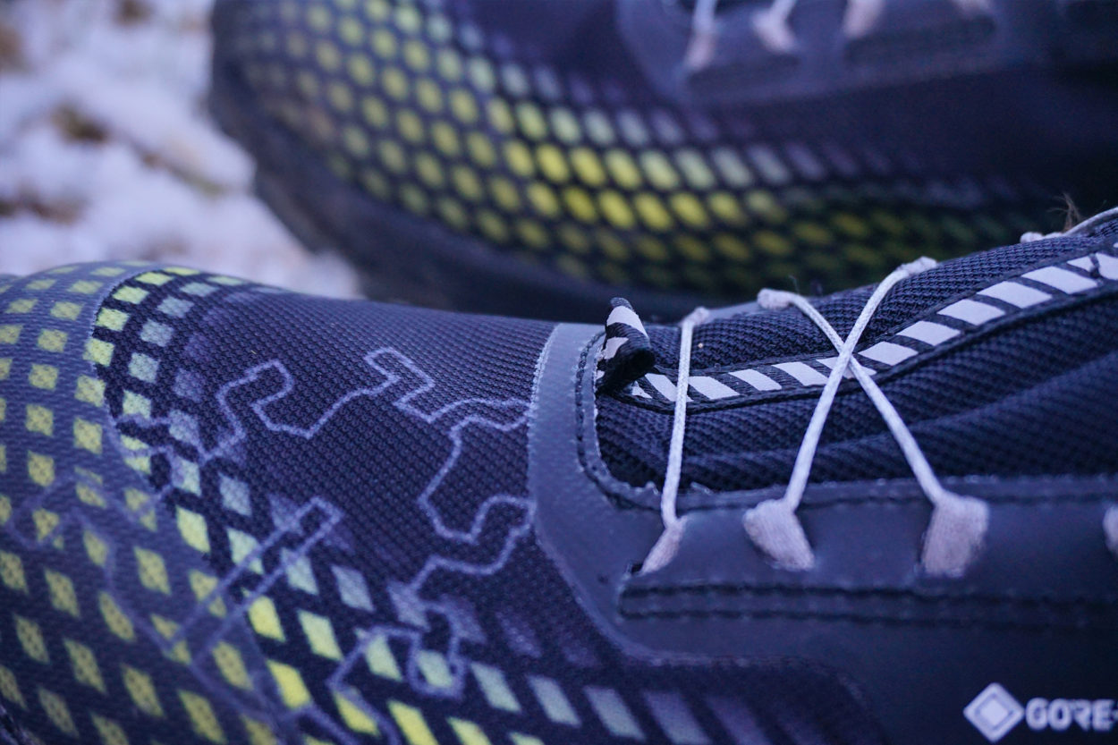 Detailaufnahme Gamaschenschlaufe Trailrunningschuh