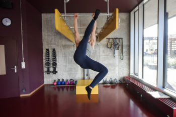 Natalie Bärtschi in Toes to Bar