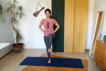 Homeoffice Yoga Beinkreisen