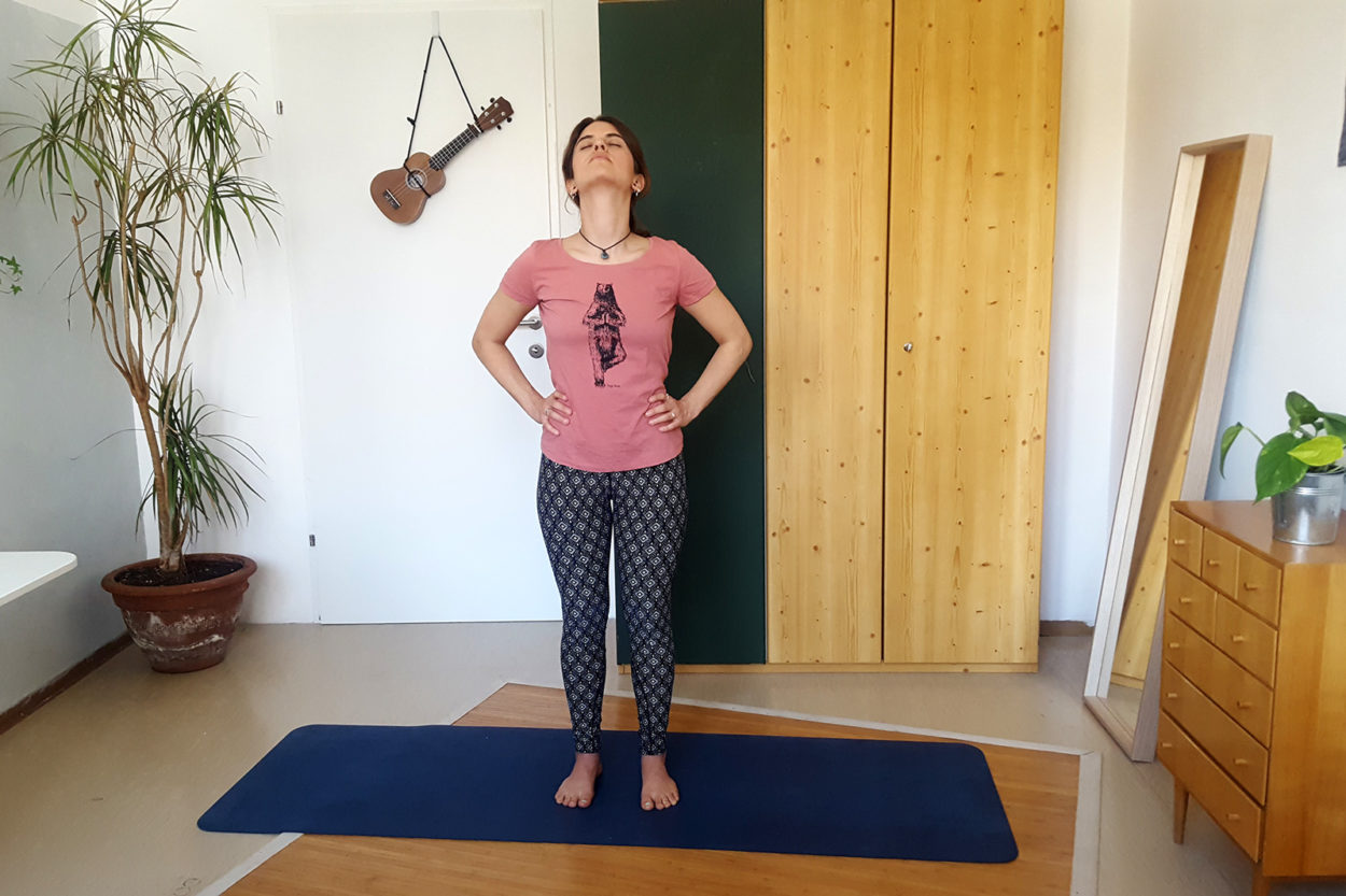 Homeoffice Yoga Nacken mobilisieren Ja-Bewegung