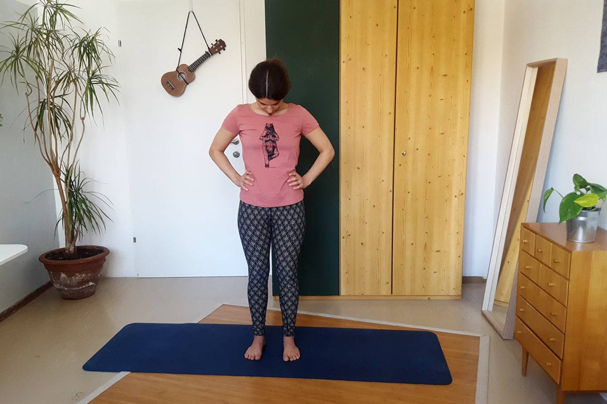 Homeoffice Yoga Nacken mobilisieren Ja-Bewegung