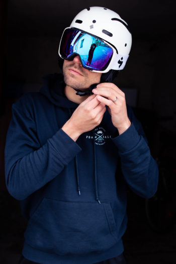 Skihelm richtig aufsetzen und schließen